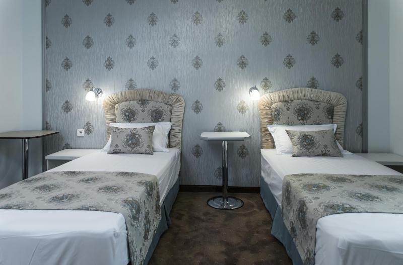 Twin Room image 4