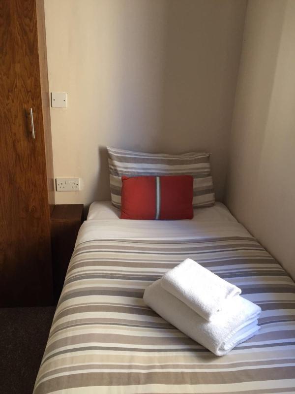 Single Room image 3