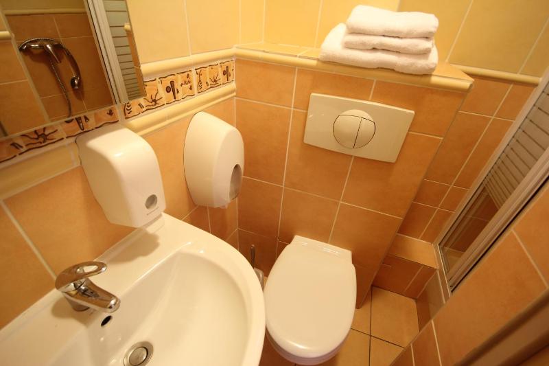 Budget Double Room image 2