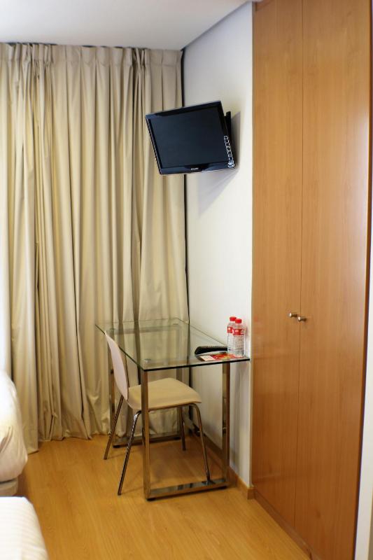 Twin Room image 1
