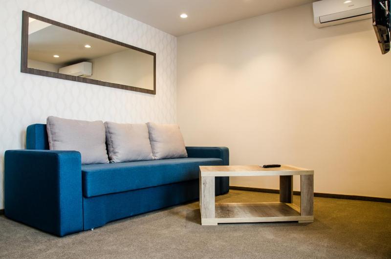 Suite with Balcony and Sea View image 4