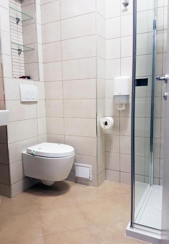 Double Room with Balcony and Lateral Sea View image 4