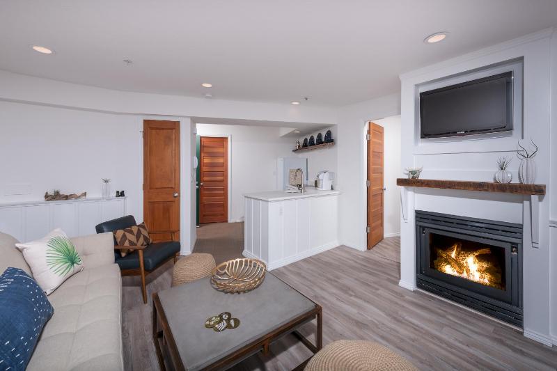 Superior King Suite image 4