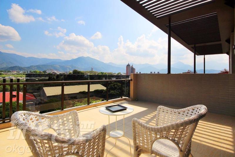 Quadruple Room with Mountain View image 1