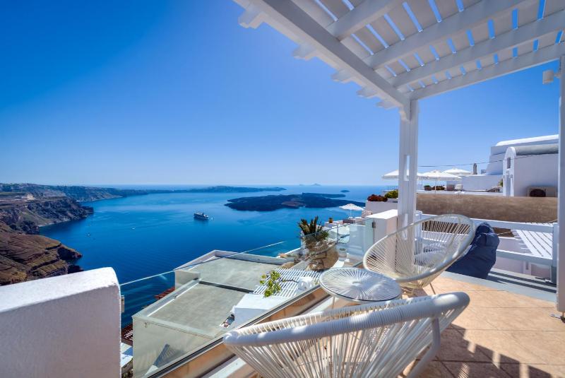 Grand View Maisonette with Outdoor Hot Tub and Caldera View image 3