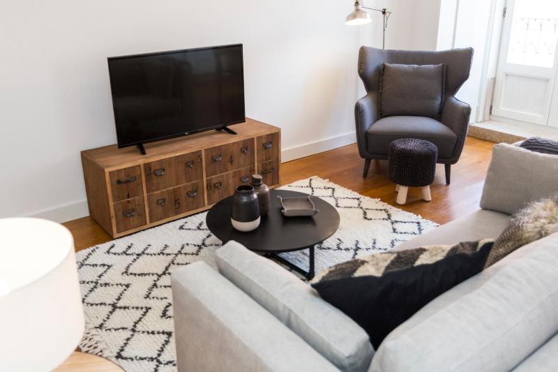 One-Bedroom Apartment image 4