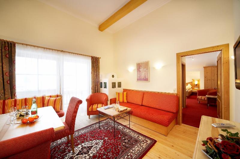 Superior Family Suite with Two Bathrooms image 3