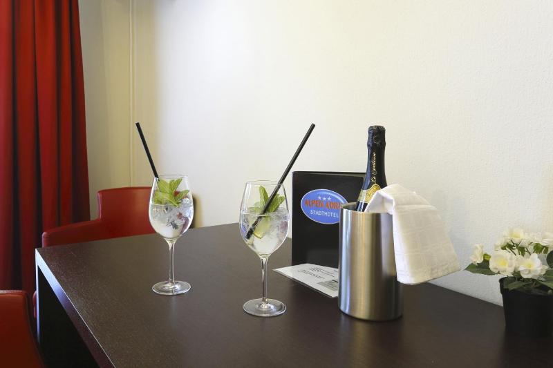 Double Room with Balcony image 4