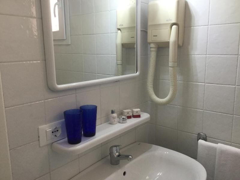 Single Room with Balcony image 2