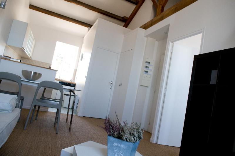 One-Bedroom Apartment with Sea View image 2