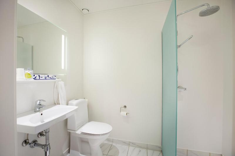 Economy Double Room image 4