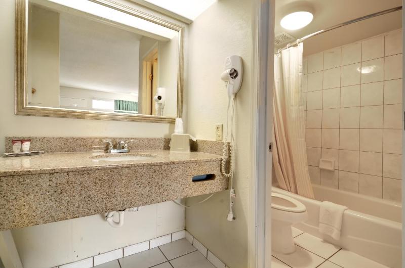 Double Room with Two Double Beds - Smoking image 3