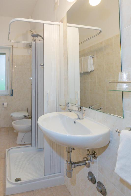 Quadruple Room with Sea View image 2