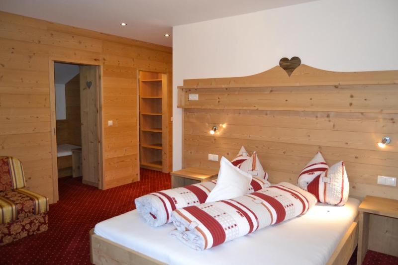 Junior Suite with Balcony image 1