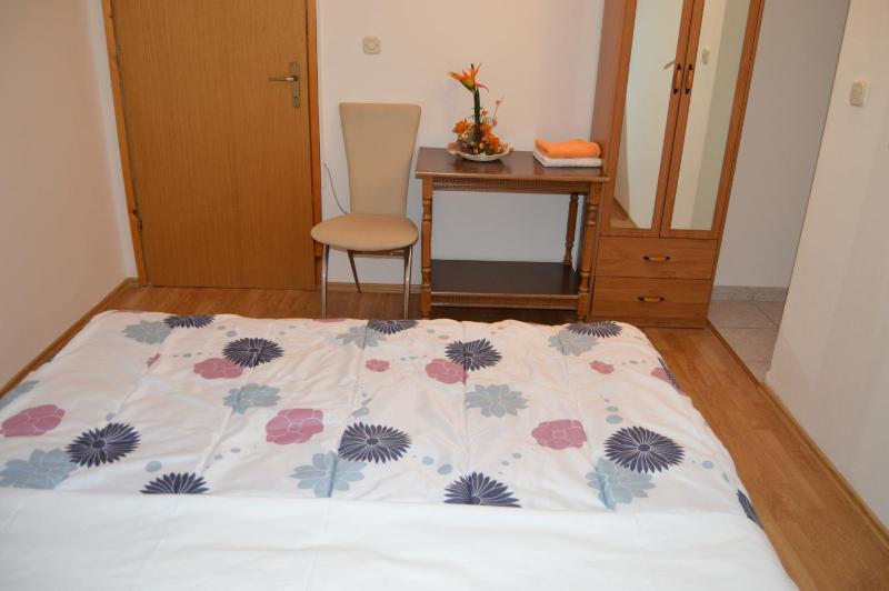 Single Room image 3