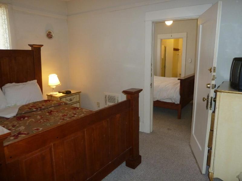 Queen Room with Shared Bathroom image 3