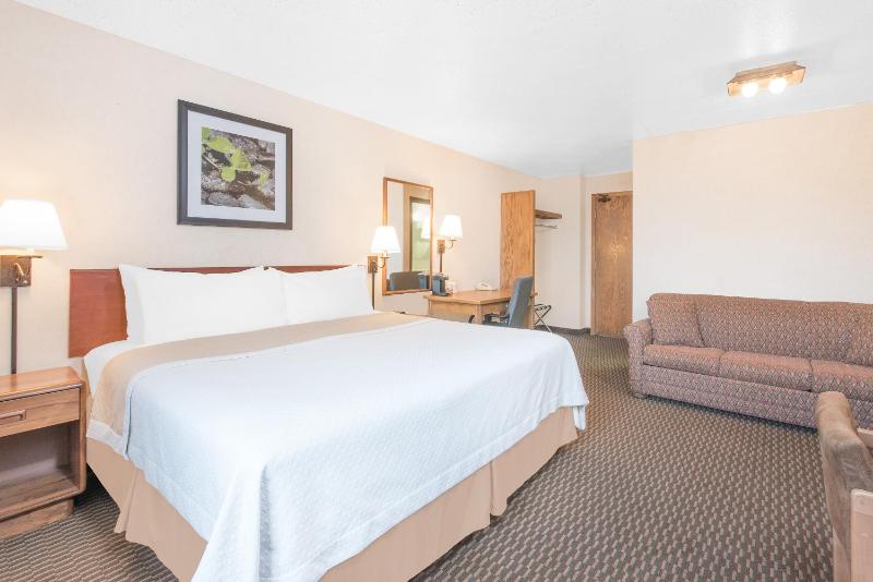 King Room - Non-Smoking image 2