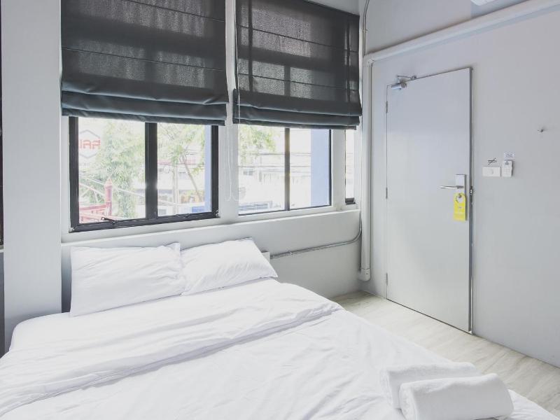 Double Room with Shared Bathroom image 3