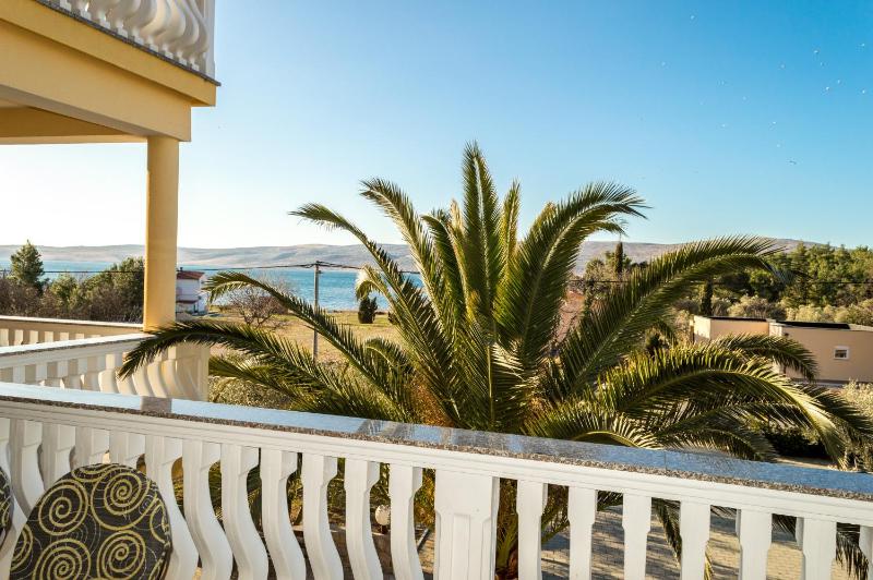 One-Bedroom Apartment with Balcony and Sea View image 2