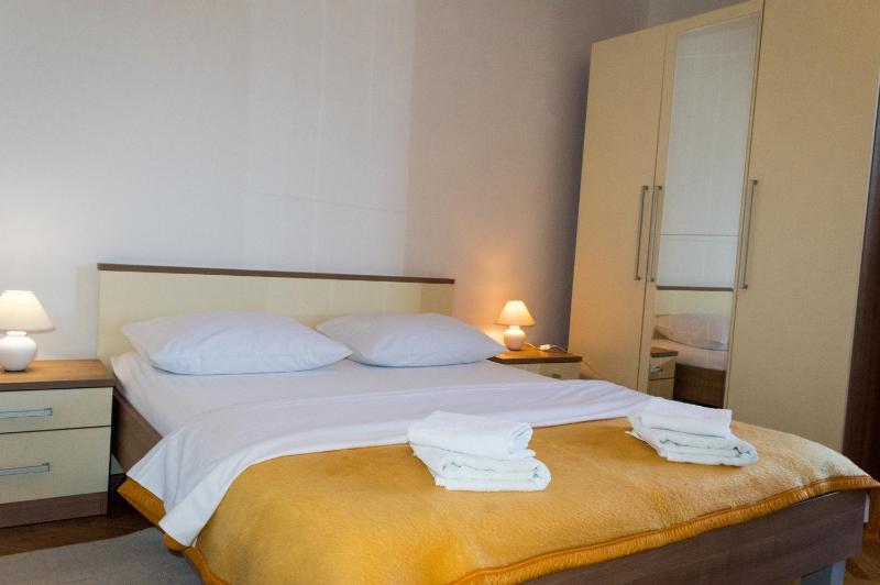 One-Bedroom Apartment with Balcony and Sea View image 4