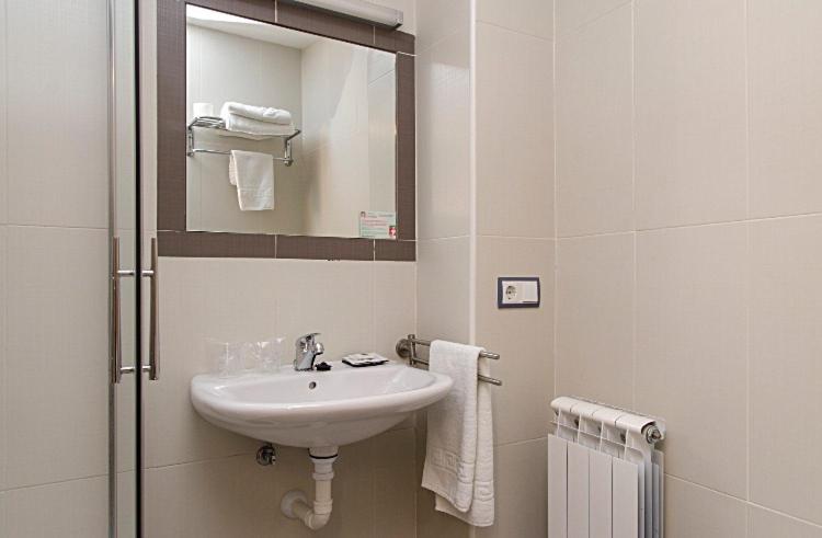 Double Room image 4