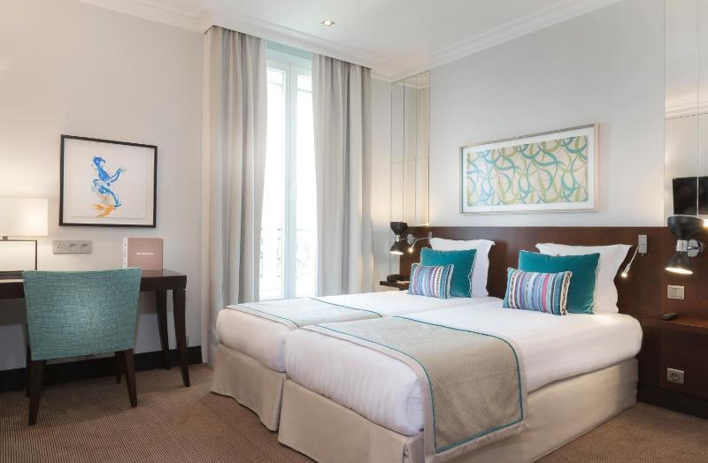 Deluxe Twin Room image 2