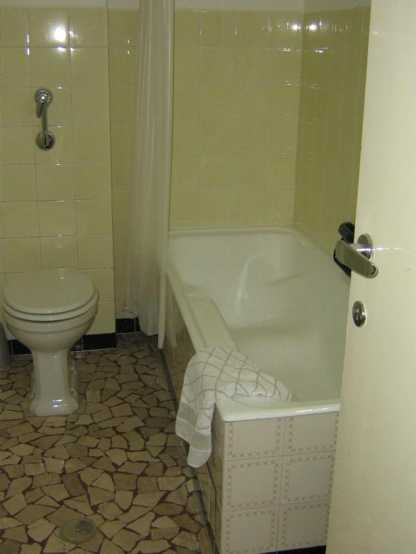 Quadruple Room with Balcony image 3