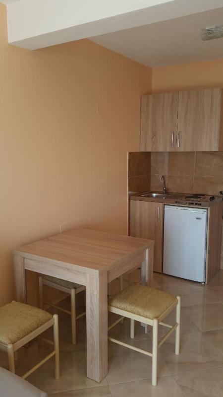 One-Bedroom Apartment image 2