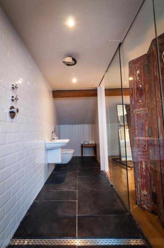 Kellys Hotel - image 8