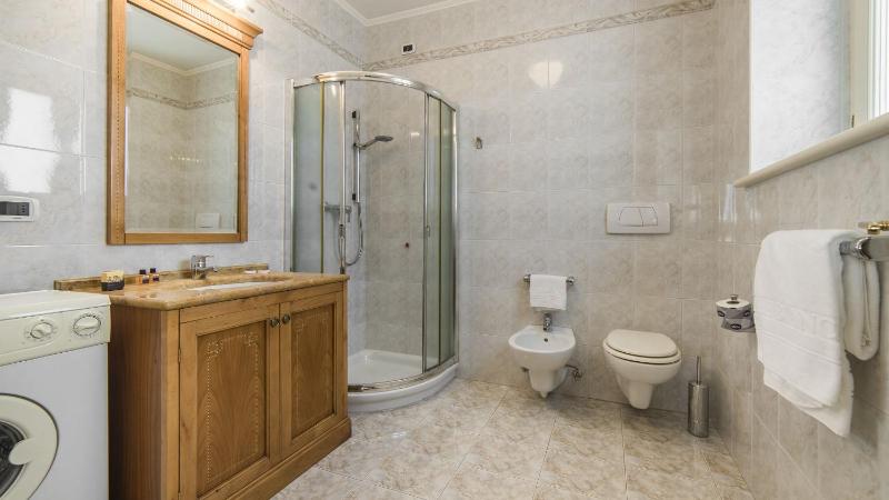 One-Bedroom Apartment image 2