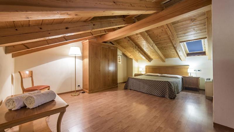 Two-Bedroom Apartment - Split Level image 4
