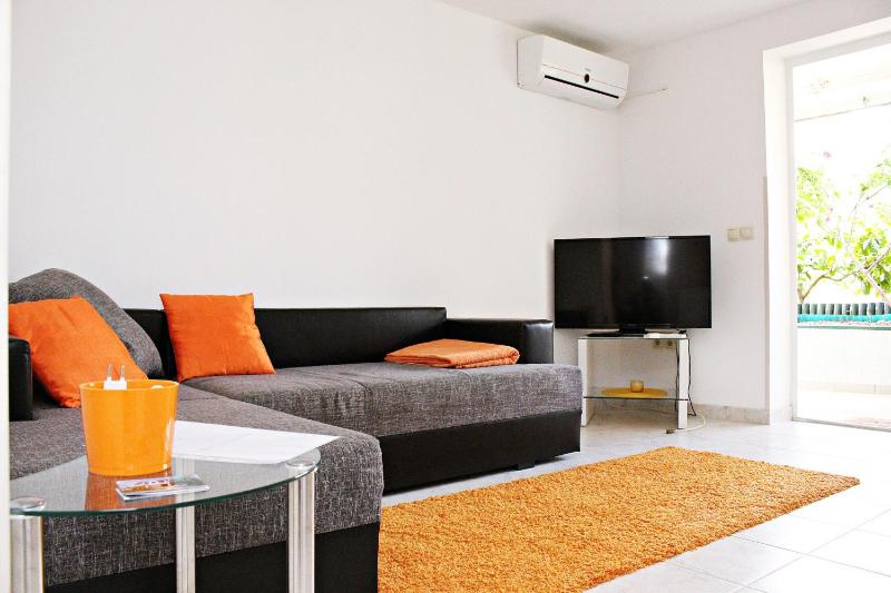 Two-Bedroom Apartment with Patio and Garden View- Ground Floor image 2