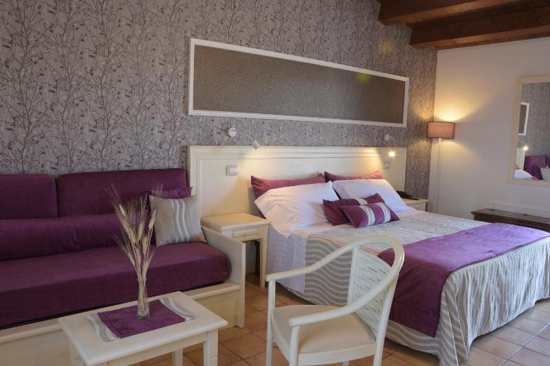 Quadruple Room image 2