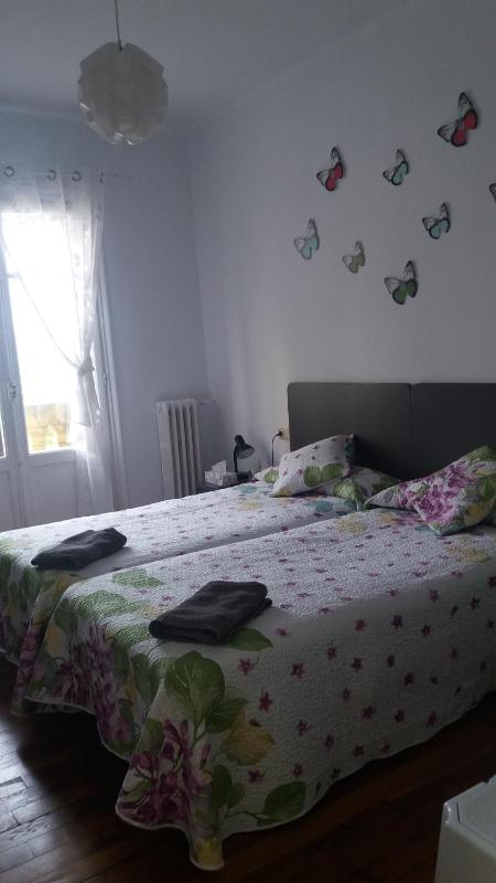 Twin Room with Sea View and Shared Bathroom image 2