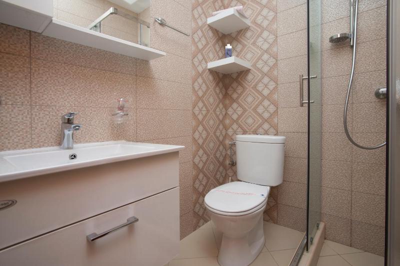 Double Room with Balcony and Garden View image 3