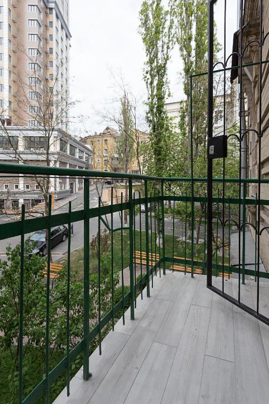 Kyiv White Apartment - image 7