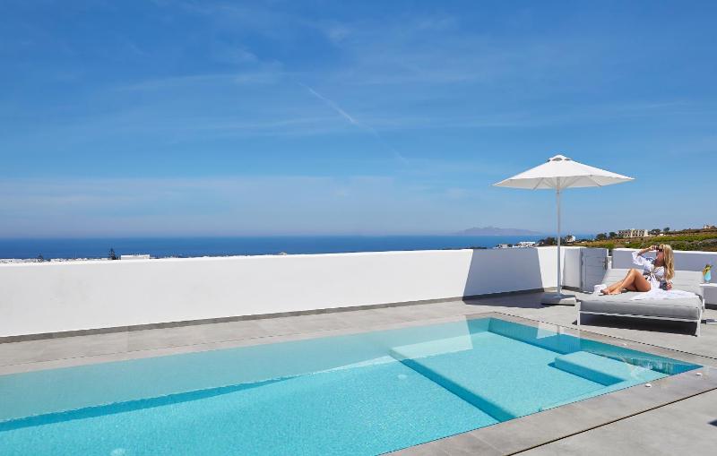 Deluxe Villa with heated Private Pool and Jetted Tub image 3