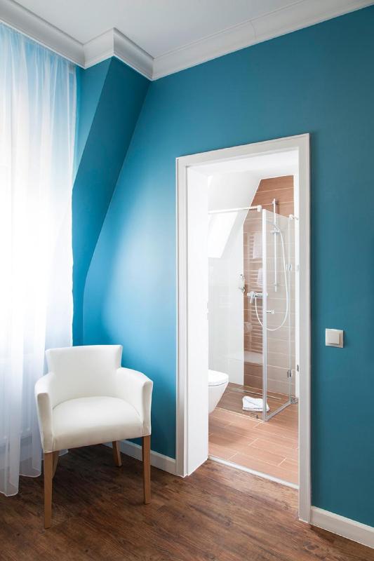 Single Room image 3