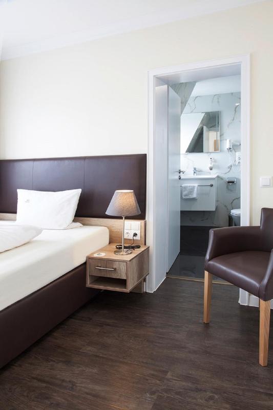 Single Room image 4