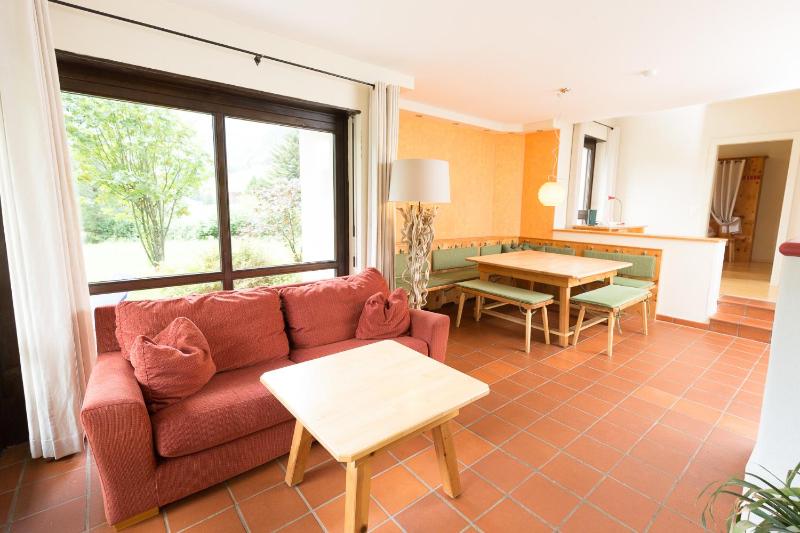 Superior Three-Bedroom Apartment image 1