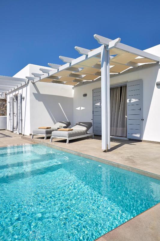 Elegant Suite with Heated Jetted Tub Private Pool image 4