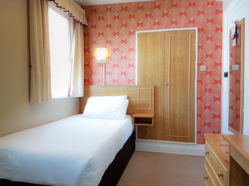Standard Single Room image 3