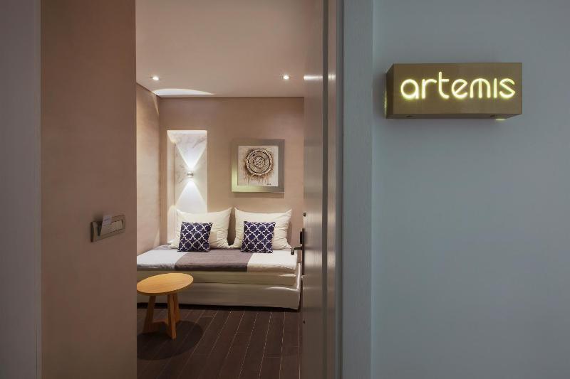 Superior Suite with Old Town View and Balcony image 4