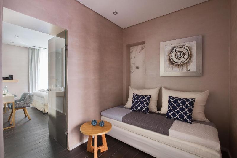 Consolato Boutique - image 8