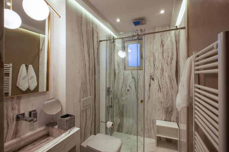 Junior Suite with Private Terrace and Panoramic View image 3