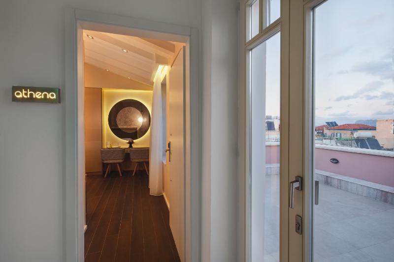 Junior Suite with Private Terrace and Panoramic View image 4