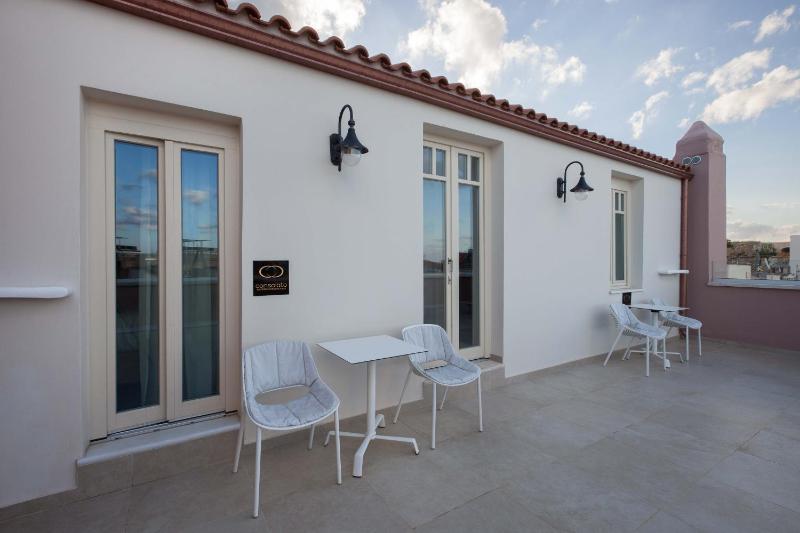 Junior Suite with Private Terrace and Panoramic View image 2