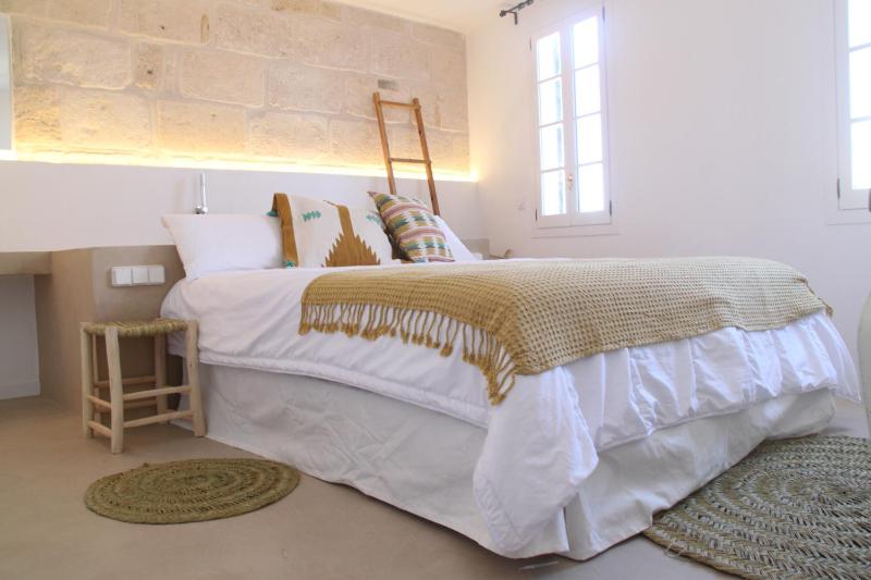 Deluxe Double Room with Bath image 3