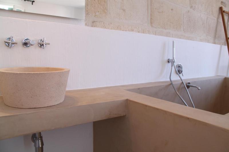 Deluxe Double Room with Bath image 4