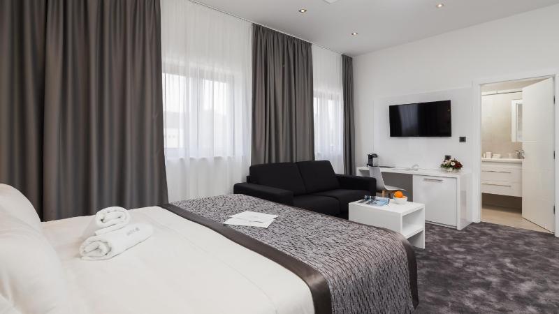 Superior Double Room image 1